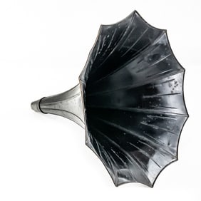 Small size Victor Phonograph MG Horn
