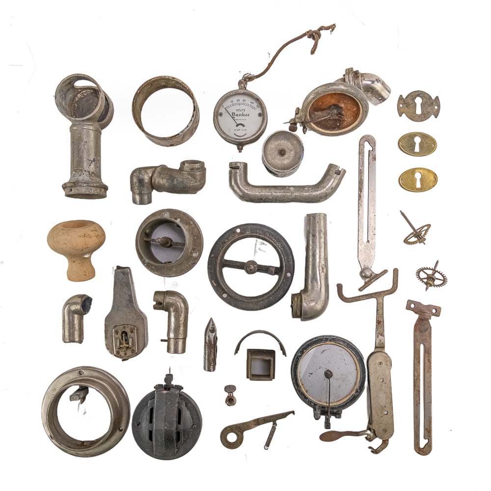Box Lot of Disc Phonograph Parts: Lot of parts. See pics