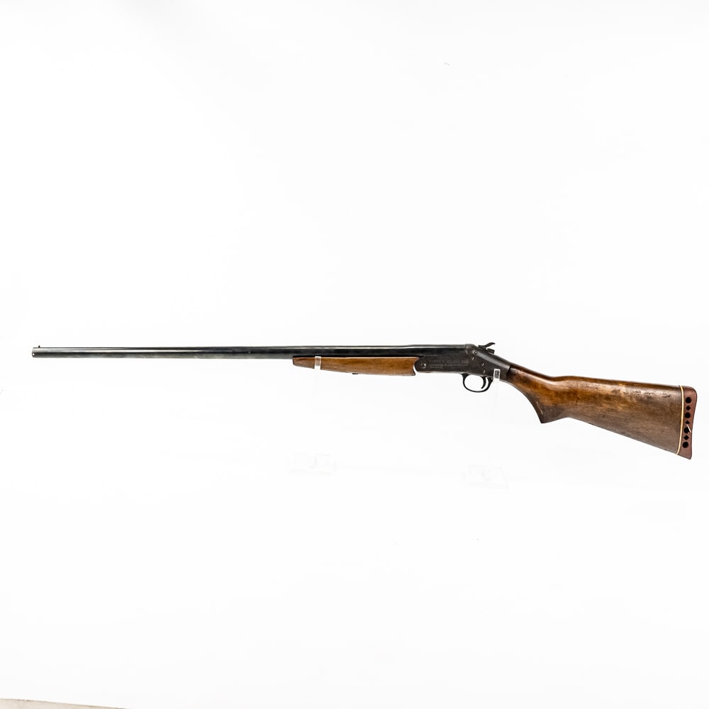 H&R Topper 158 20g 28" Shotgun AQ239586: H&R Topper 158 20g 28" Shotgun in good condition with wear and oxidation with light pitting. The bore is shiny. S/N:AQ239586
