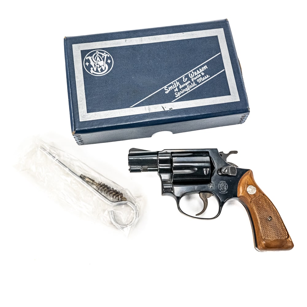 S&W 36 .38spl Revolver (C) 689908: MINTY! S&W 36 .38spl Revolver in excellent used condition with VERY minor wear. Comes with the original box manual, paper wrap and original cleaning rod. C&R Eligible S/N:689908