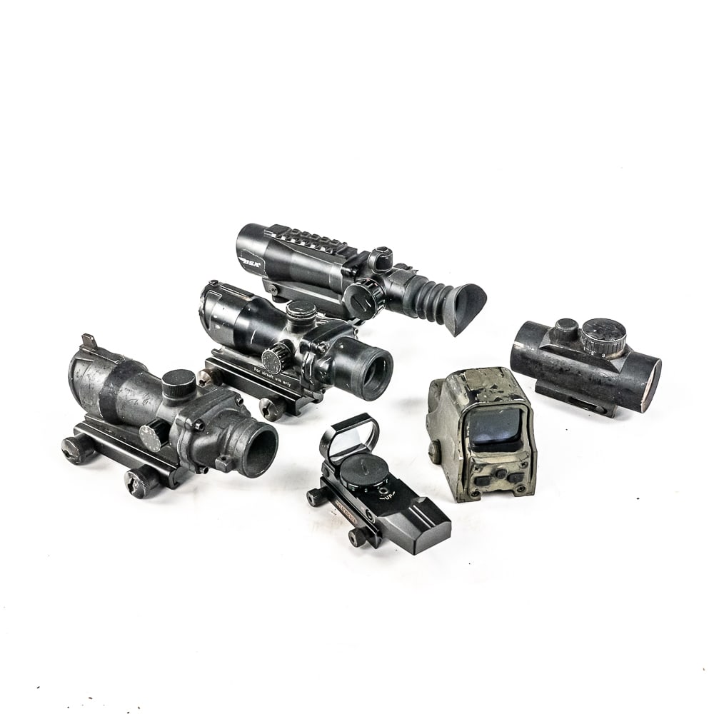 6 Red Dot Sights: 6 Assorted Red dot sights, 2 ACOG copies, 1 EOTech copy, 3 other assorted red dot sights. All were used as movie props and are worn and dinged. Sold as is untested. Good flea market lot. See photos.