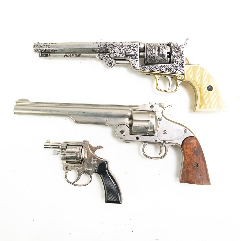 2x Display Revolvers & Starter Pistol: 2x Display Revolvers & Starter Pistol: -1x "Engraved" Colt Army -1x "S&W Scofield" -1 .22 starter pistol
