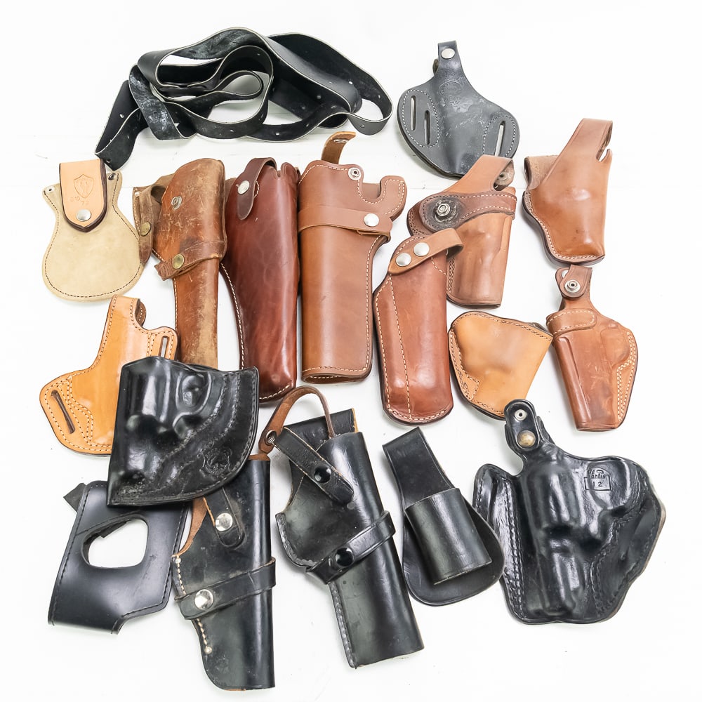 15x Used Leather RH Revolver Holsters: 15x Used Leather RH Revolver Holsters: DeSantis, Bianchi, Roy's Leather, Brauer, Safariland, Irondak