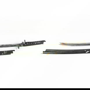 Vintage Japanese Wakizashi 17" Sword: Vintage Japanese Wakizashi 17" Sword in fair condition. This mass produced sword has some wear and oxidation. The Tsuba (handle) is missing the Mekugi (peg). There is no Mei (signature on the tang).