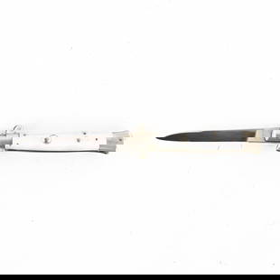 Inox Stilleto Switchblade 8.5" Knife: Inox Stilleto Switchblade 8.5" Knife in very good condition with "Pearl" handles.