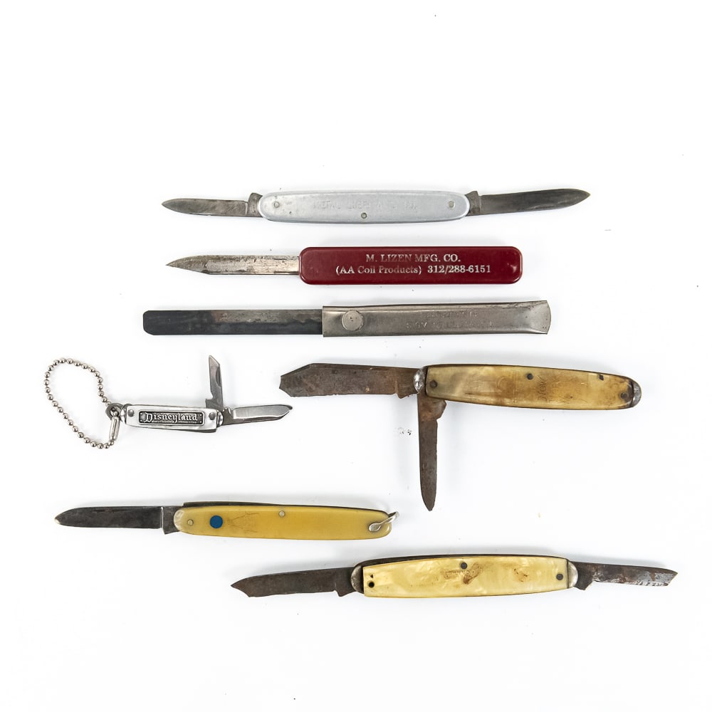 7 Antique Advertising/ Souvenir Knives: 7 Antique American Advertising and souvenir Knives. Some very rare and sought after knives, including 1 Syracuse Knife Co 1939 NY Worlds Fair Knife. 1 Schatt and Morgan IXL Titusville Masonic member k