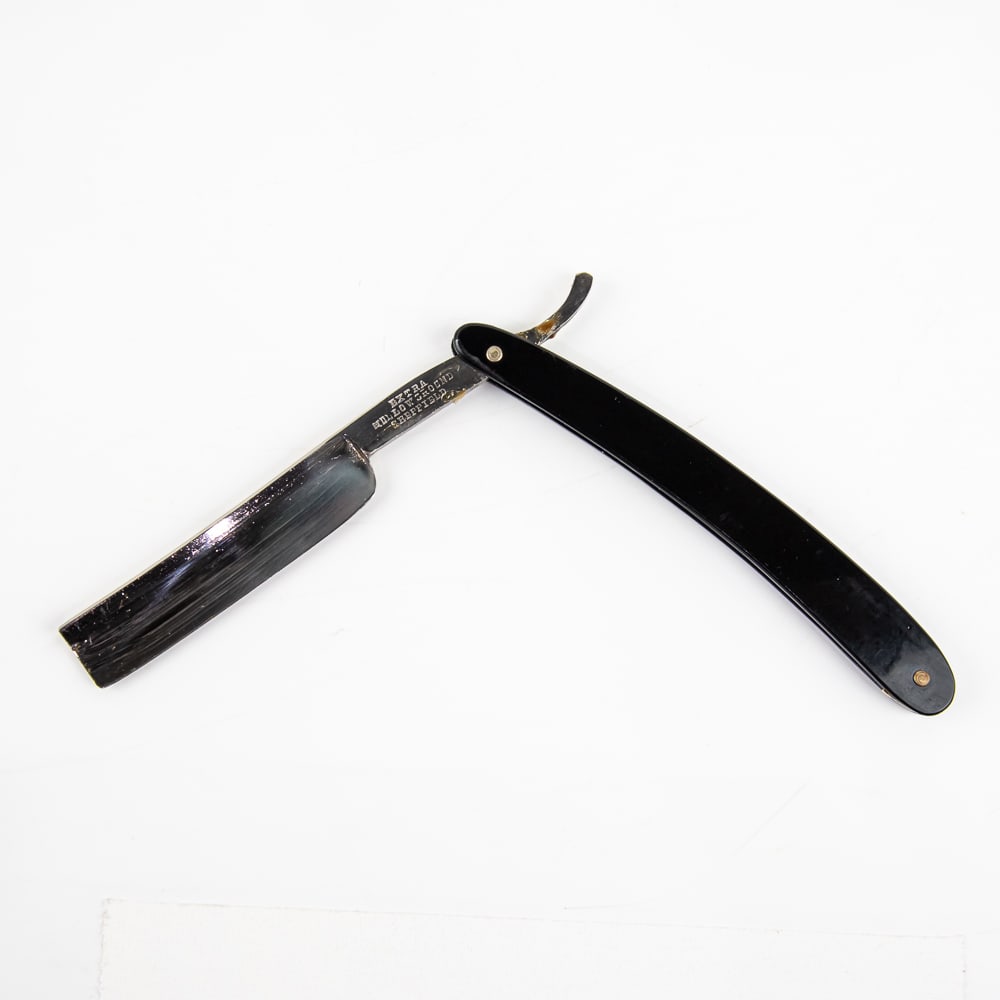 Sheffield Steel Straight Razor (1 of 3)