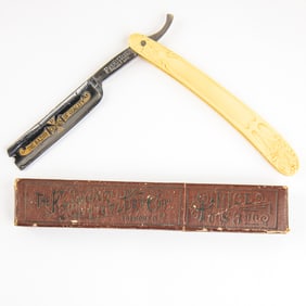 Fremont Cutlery Co Red Cross Razor w/ Orig. Box