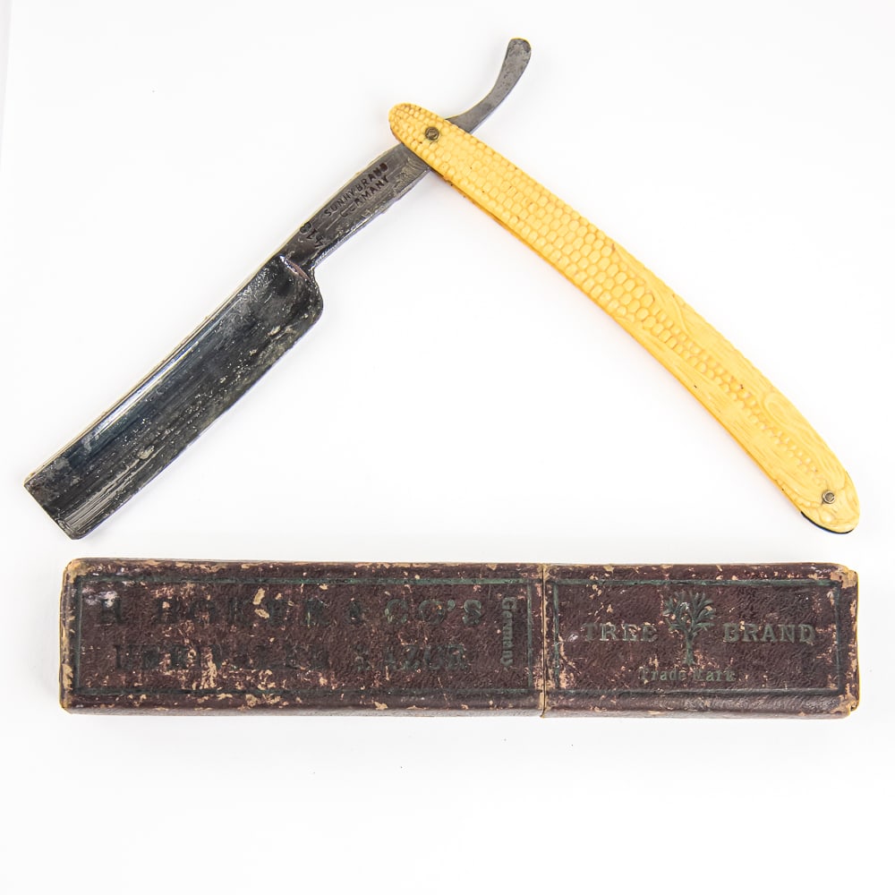 Sunny Brand 413 Razor w/ Unorig. Box: Vintage Straight Razor by Sunny Brand, with celluloid corn-style scales. The face is blank, Tang reads "Sunny Brand Germany" with "413", and reverse is blank. Blade is in overall great condition, with