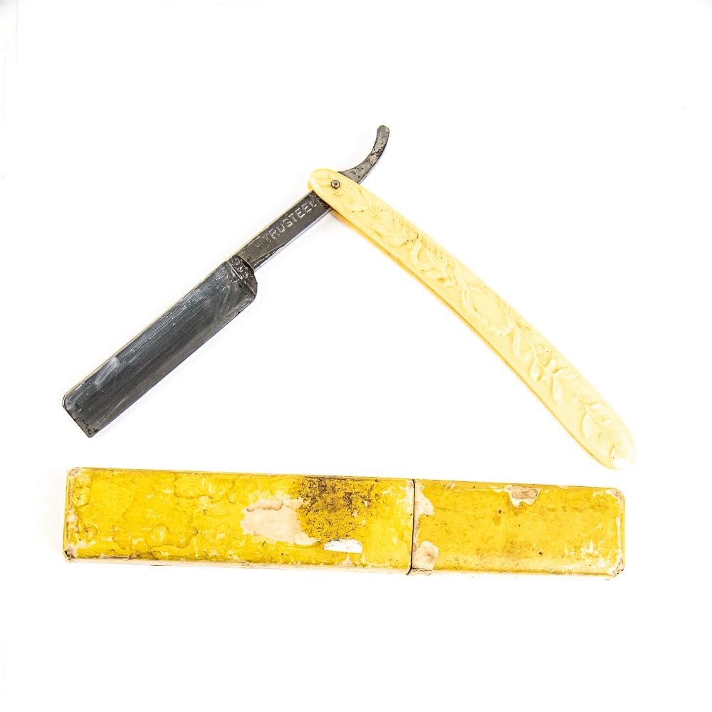 Trusteel Razor w/ Unorig. Box: Vintage Straight Razor "Trusteel" , with off-white celluloid scales with embossed vines. The face is blank, Tang reads "TRUSTEEL", and reverse is blank. Blade is in overall pristine condition, with gr