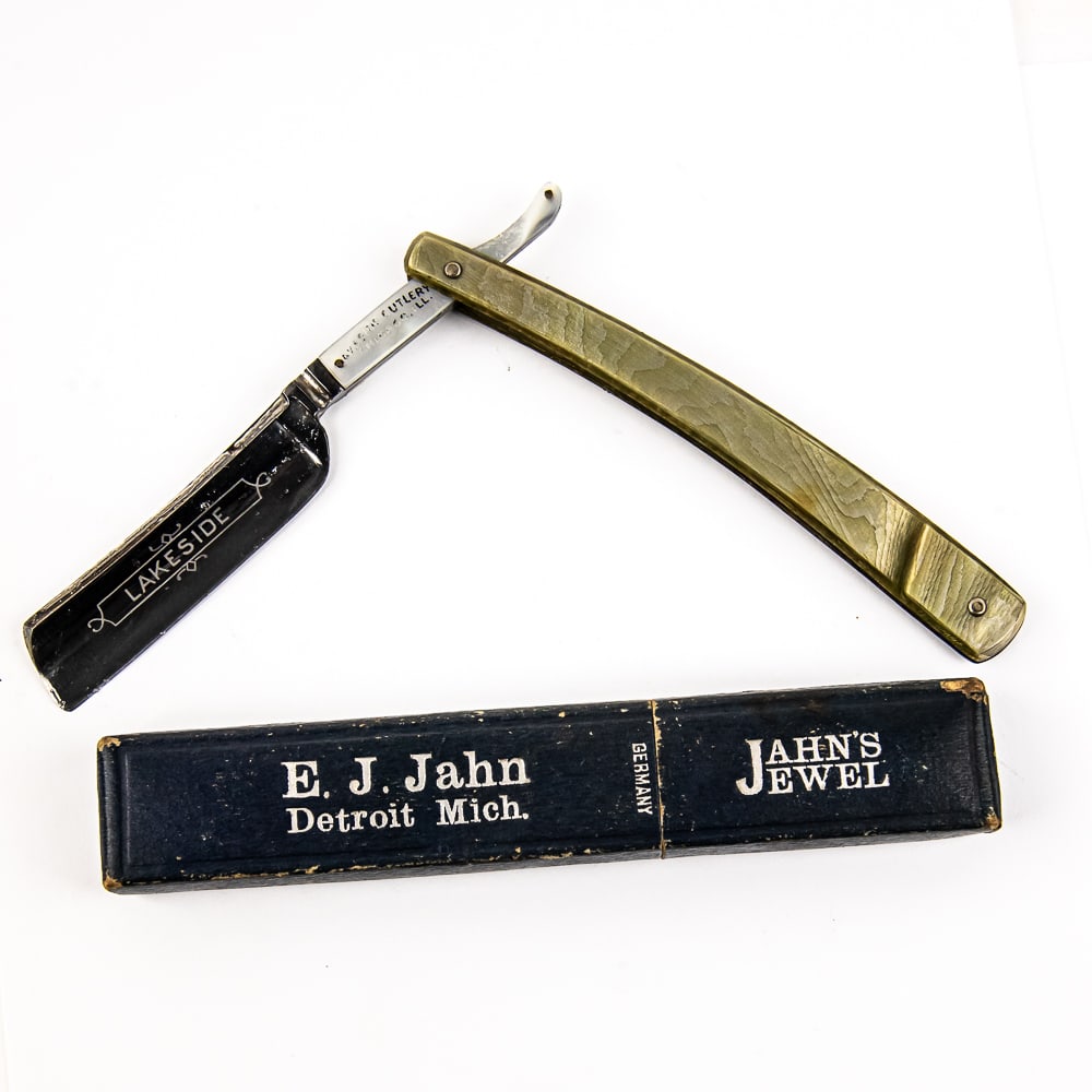 Lakeside Cutlery Razor w/ Unorig. Box: Vintage Straight Razor by Lakeside Cutlery, with celluloid scales, and pearly-like coating on tang/tail. The face reads "Lakeside", Tang reads "Lakeside Cutlery Chicago. Ill", and reverse is blank. Bl