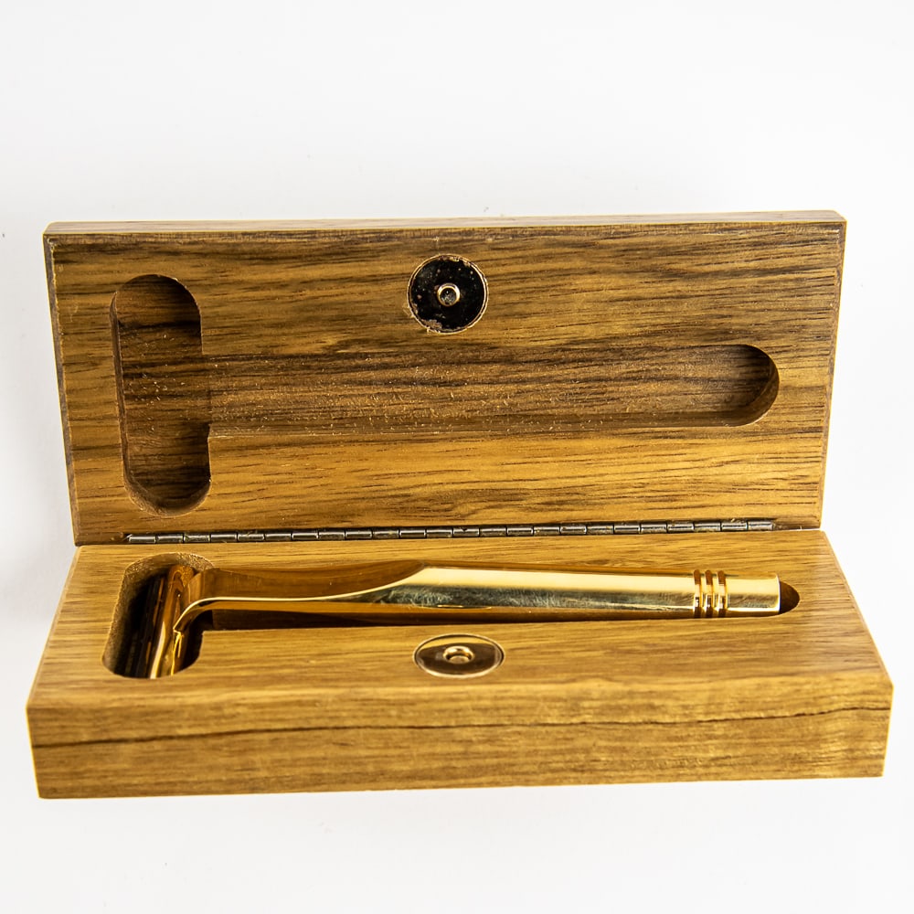 Unknown Mfg Razor w/ Wooden Case (1 of 4)