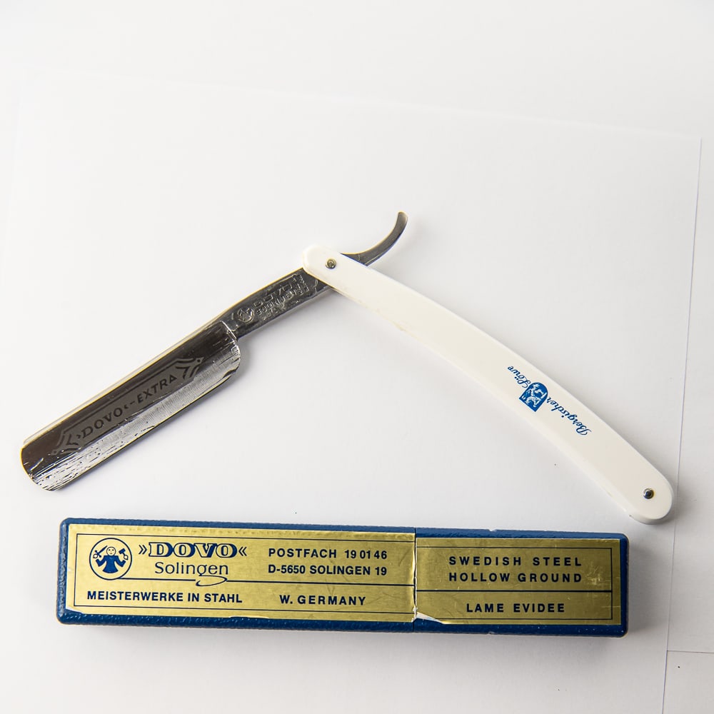 Dovo Extra Bergischer Lowe Razor w/ Box: Vintage Straight Razor "Dovo-Extra", with white plastic scales, with blue "Bergischer Lowe" with crest. The face reads "Dovo-Extra", Tang reads "Dovo Solingen Made in Germany" w/ logo, and reverse rea