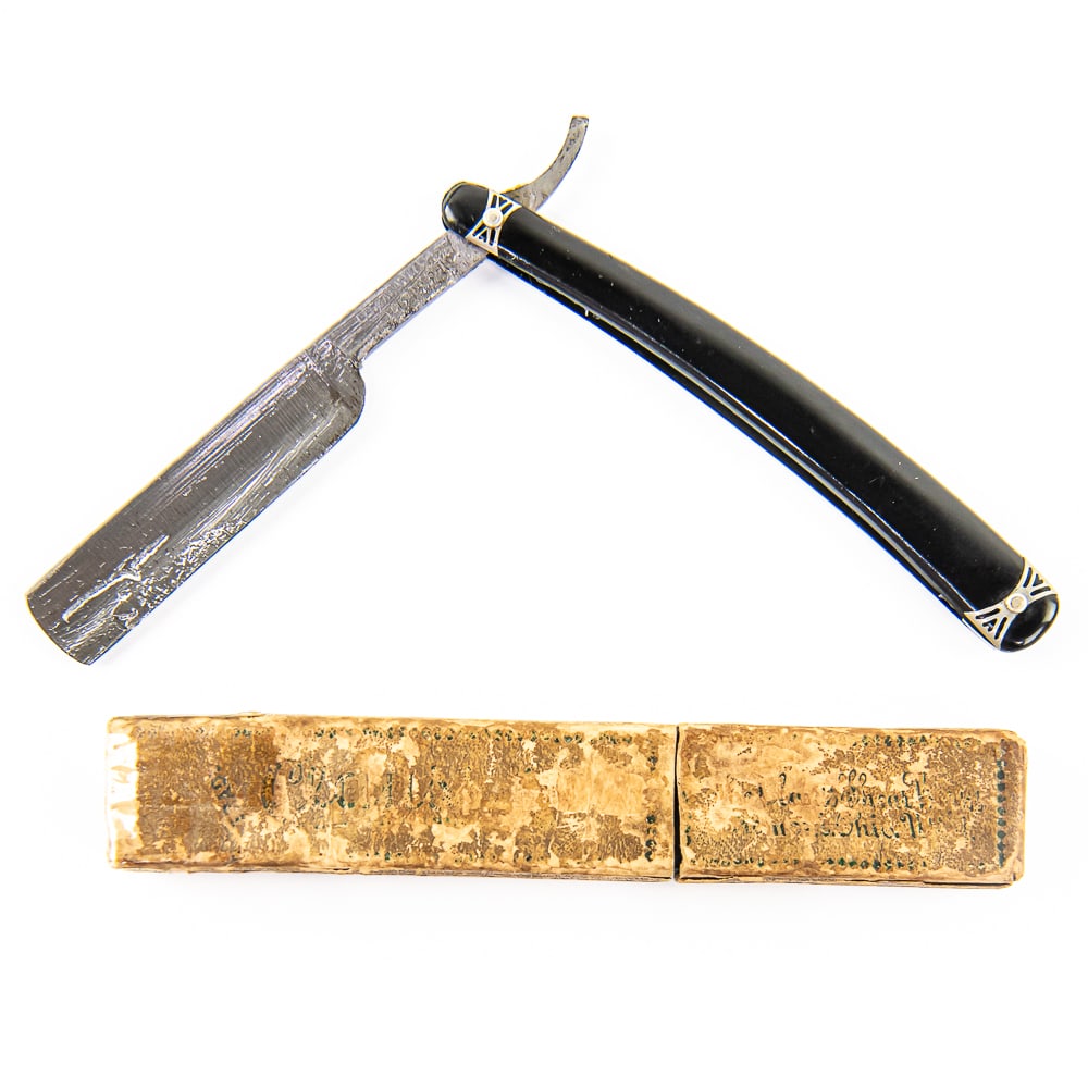 Lecran Cutlery Co. Razor w/ Unorig. Box: Vintage Straight Razor by Lecran Cutlery Co, with black plastic scales. The face is blank, Tang reads "Lecran Cutlery Co Toledo, Ohio", and reverse is blank. Blade is in overall pristine condition, wi