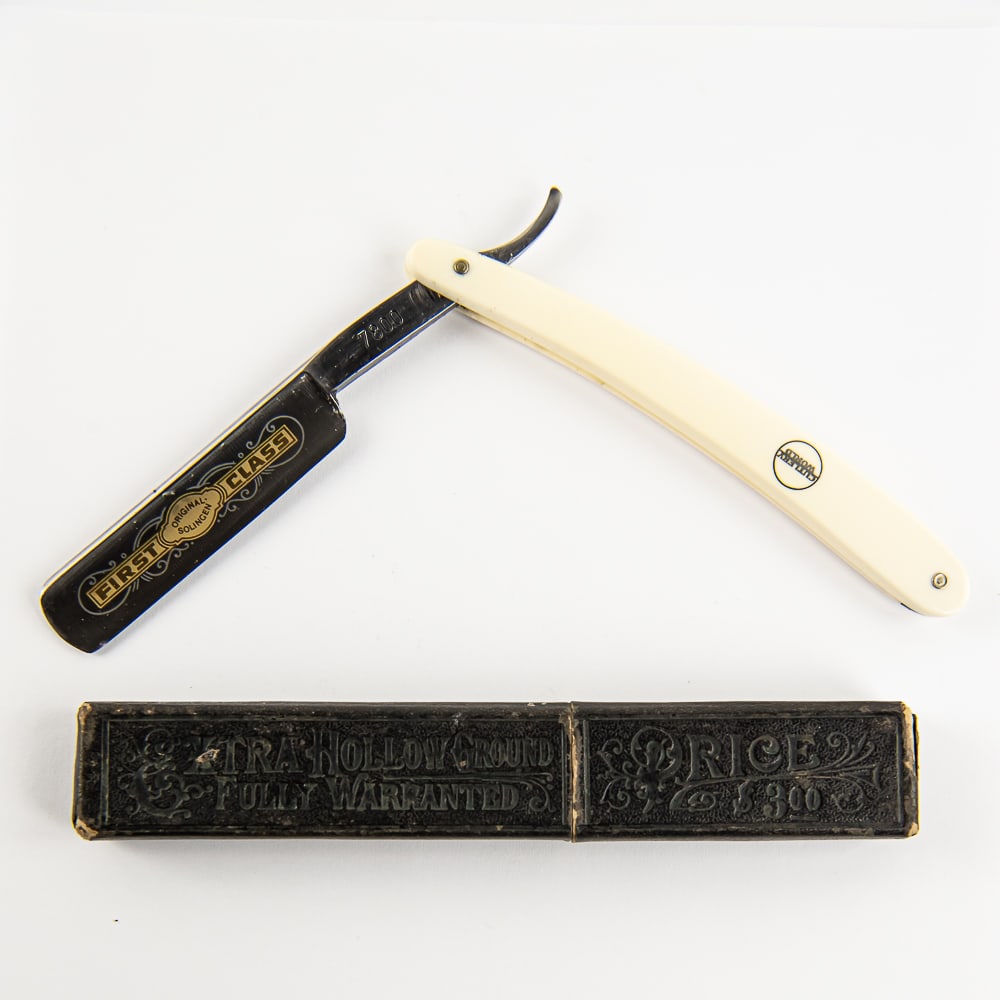 Cutlery World First Class 7800 Razor w/ Unorig Box: Vintage Straight Razor "First Clas 7800" by Cutlery World, with white plastic scales and metal "Cutlery World" circular logo pressed into side. The face reads "First Class Original Solingen" with gold