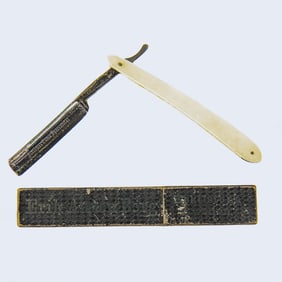 G. V. Heljestrand Straight Razor w/ Box