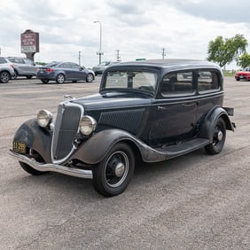 1934 Ford V8 2 Door Sedan