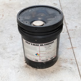 5 Gal Pail Wolf's Head Spec Duty Motor Oil 40w