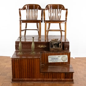 Shoe Polish Station and 2 Chairs, Accessories