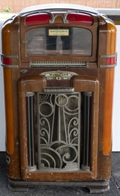 Wurlitzer Model 700 Jukebox