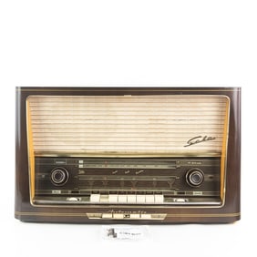 Vintage Saba 300 Automatic Tabletop Radio