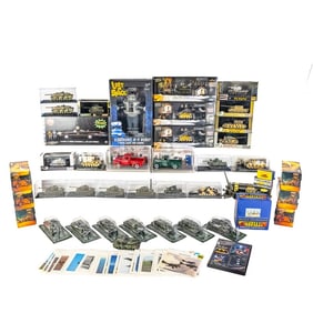Batmobile w Die Cast Figures B-9 Robot Matchbox ++