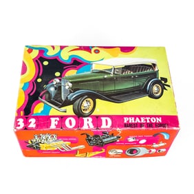 AMT '32 Ford Phaeton T324-200 Model Car w Box