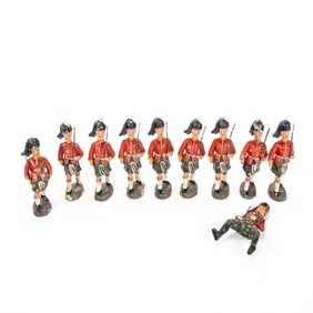 (8) Vintage Eastolin Scottish Composition Soldiers