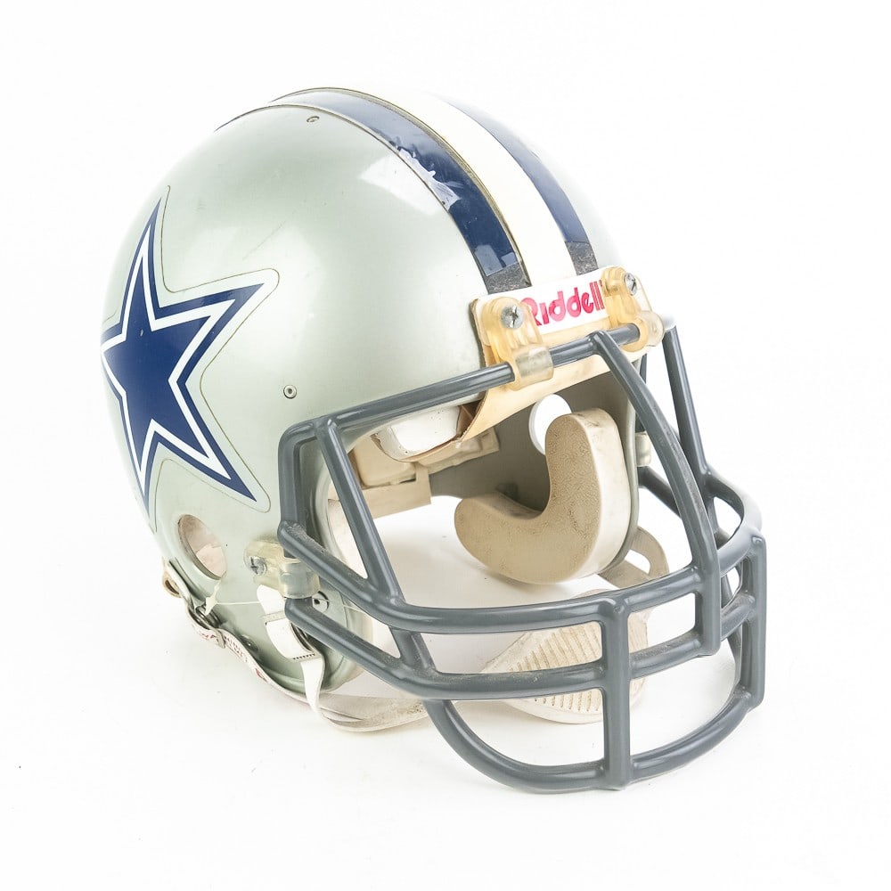 Vintage Dallas Cowboys Full Size Riddell Helmet: Vintage Dallas Cowboys full size Riddell helmet in good overall condition with some age and wear with minor cosmetic imperfections. Perfect addition to your collection, please use photos to judge cond