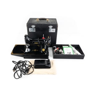 1950 Singer 221-1 FEATHERWEIGHT Sewing Machine