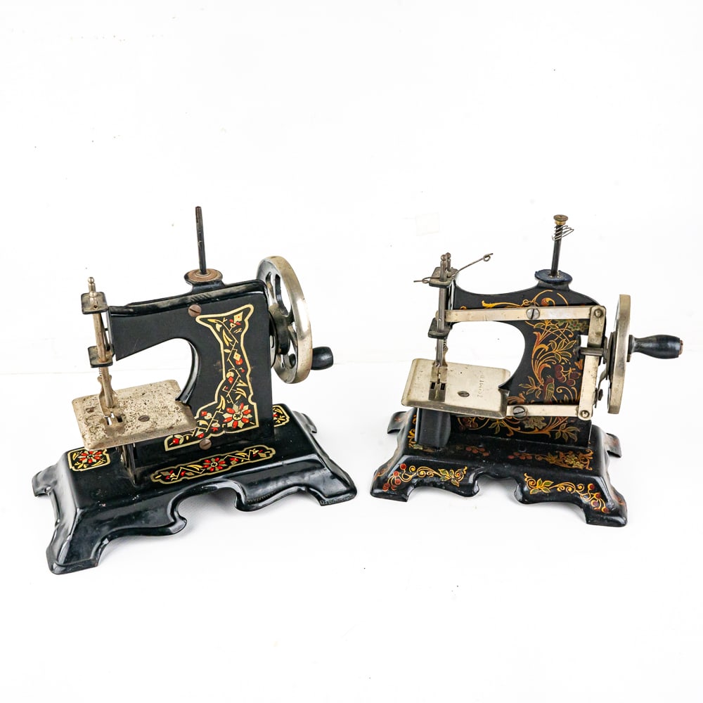 (2) German Litho Sewing Machine (1 of 12)