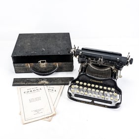 L C Smith & Corona Portable Typewriter w Case