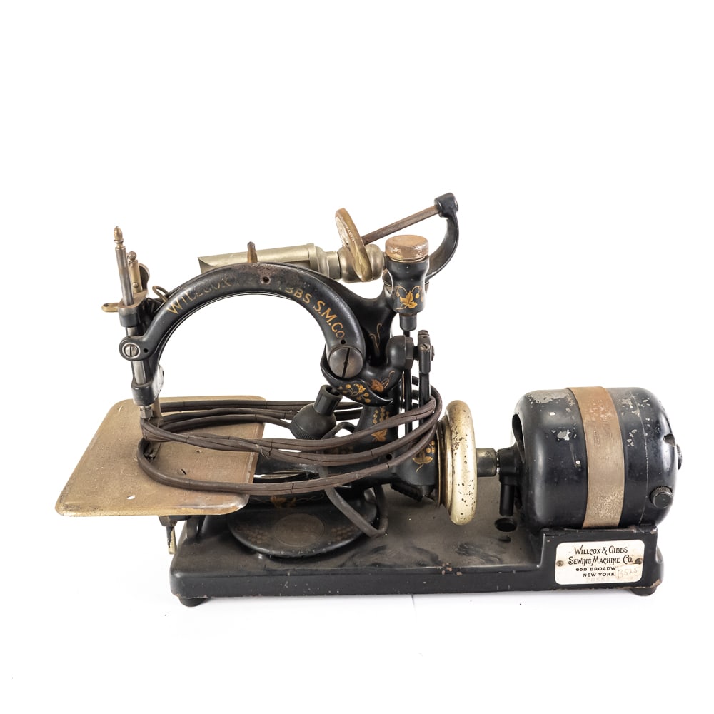 Wilcox & Gibbs Chain Stitch Sewing Machine w Motor (1 of 15)
