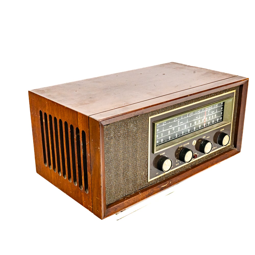 Hallicrafters Model WR-2000 Tuner Receiver: Vintage Hallicrafters model WR-2000 tuner receiver. Approximately 7.25"t x 8.5"w x 15.5"l and in good overall condition. Plugs, powers and lights up; able to get a couple stations. Wood case carries a