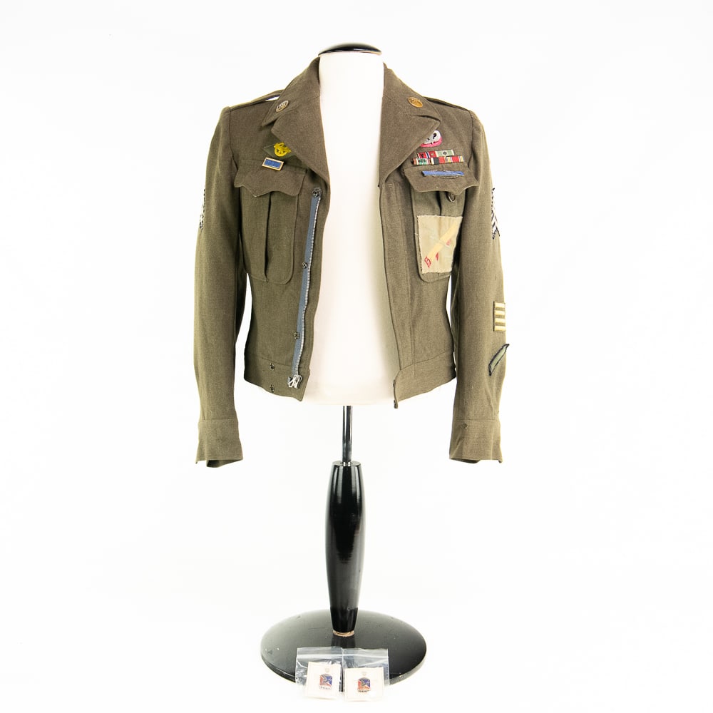 WWII US M44 , 82nd ABN, 505 PIR w/Bazooka Patch: M-44 “Ike Jacket”, 82nd Airborne Division, 505th Parachute Infantry Regiment (PIR) with rare Bazooka pocket patch. Standard M-44 jacket with tailor modified closure adapted to zipper (OPTI