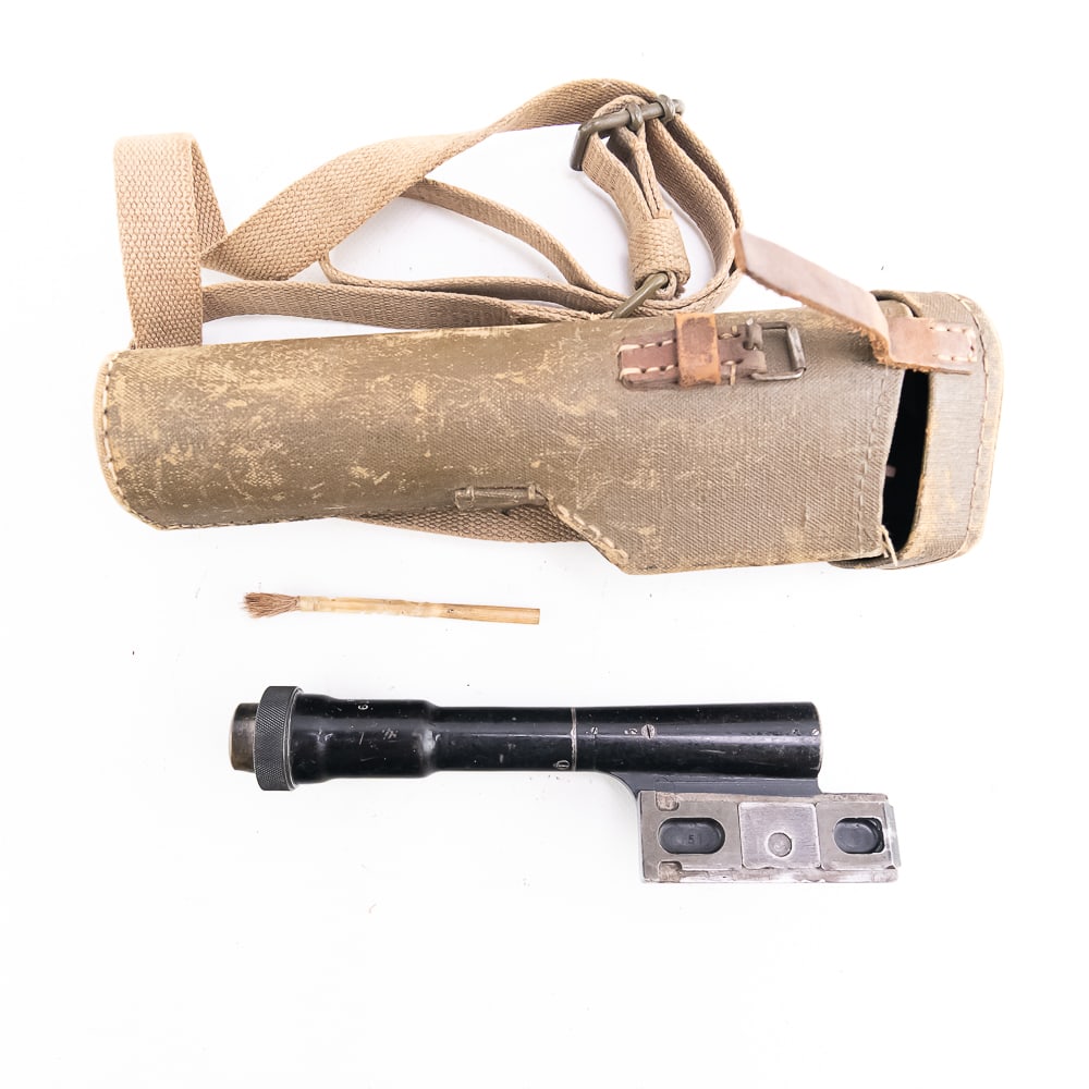 WWII Japanese 2x Type 99 Scope & Case: WWII Japanese 2x Type 99 Scope & Case in very good condition with clear glass and sharp retical. Missing eyecup.