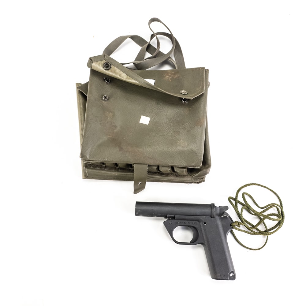 Swiss Military HK 26.5MM Flare Pistol: West German made Cold War era 26.5mm Flare Pistol. Break action metal barrel and polymer frame flare pistol made by HK (Hecklery & Koch) in early 1980s for the Swiss military. Very well built flare gu