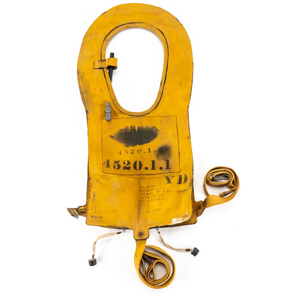 WWII US Army Air Forces Life Vest 1944 "Mae West" (1 of 11)
