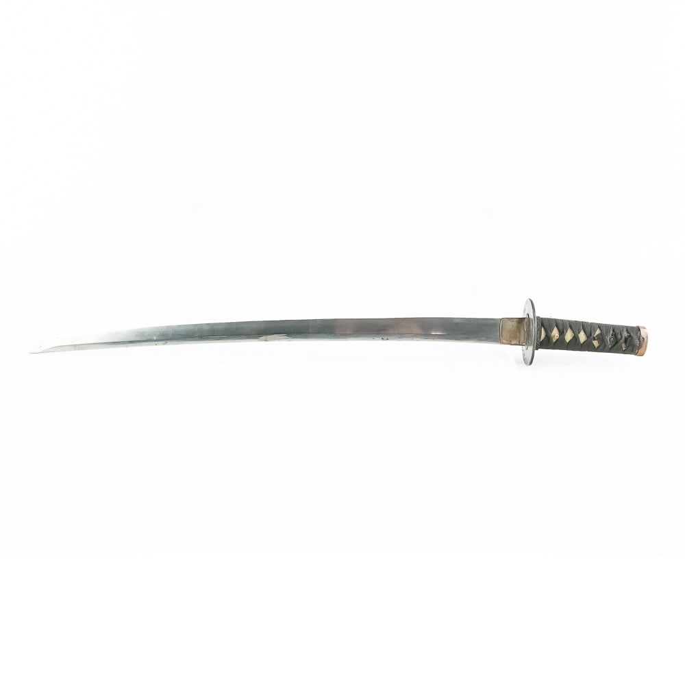 Antique Japanese Wakazashi Possible 200+ Yrs Old: Antique Japanese Wakazashi. Possibly 200+ years old.BLADE: Stained blade with visible temper line. Tang unsigned. BLADE MARKINGS: None. HABAKI: Plain copper. GUARD (Tsuba): Iron with wave design.