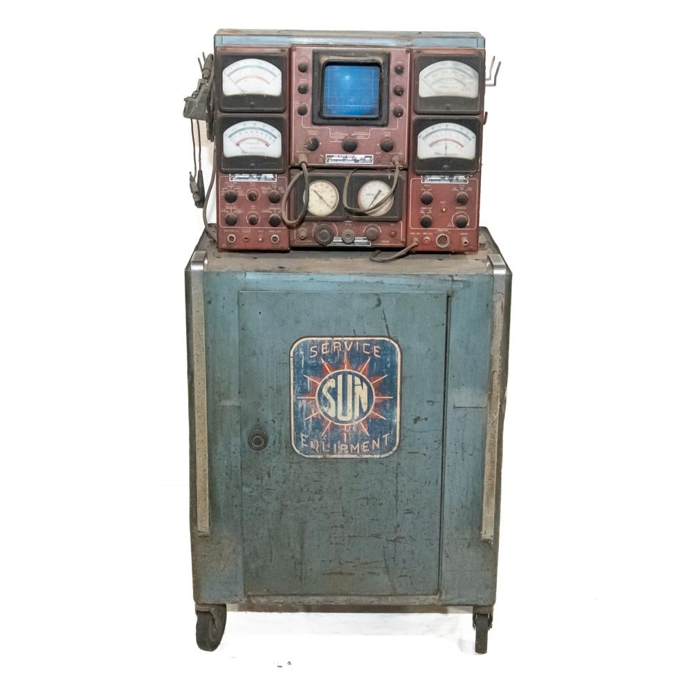 Vintage Sun Electric Engine Tester EET-720: Vintage Sun Engine Tester model number EET-720 tester unit with sun scope model SW-70. Good overall physical condition with some age and wear including discoloration and stray marks and scratches,