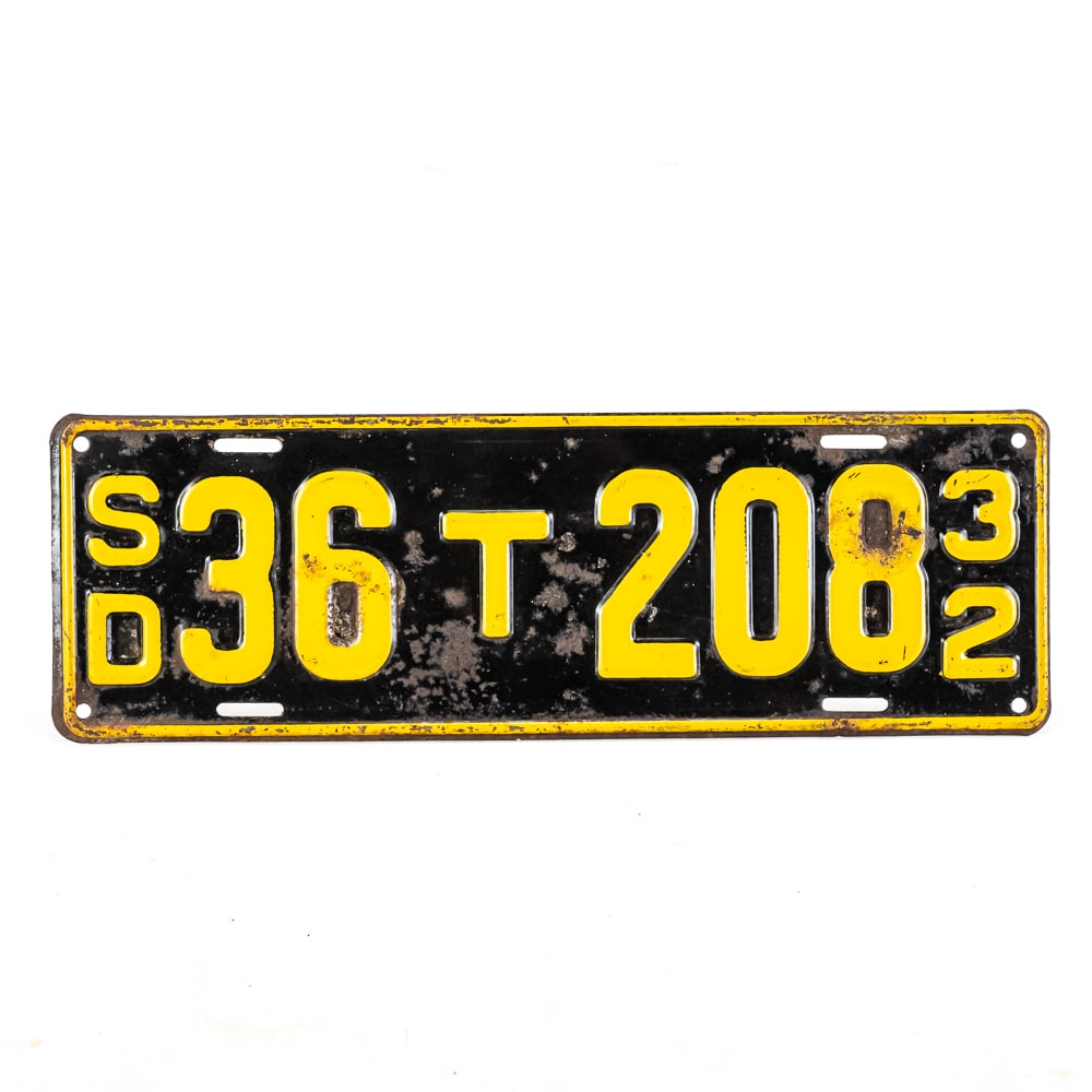 South Dakota 1931 License Plate: 208 in good original condition with some paint loss and minor surface rust. See pics. From the Jim Dvorak collection.