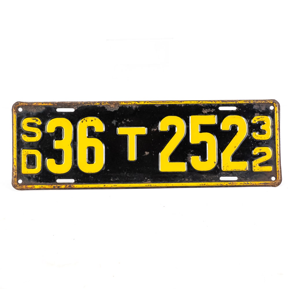 South Dakota 1932 License Plate: # 36 T 252 in good original 10condition with minor paint loss and rusting around the edges. See pics. From the Jim Dvorak collection.