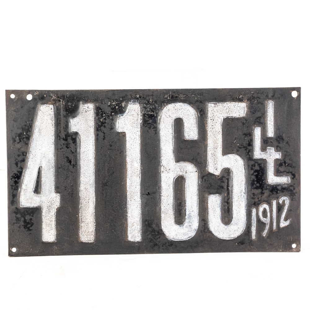 Illinois 1912 License Plate.: # 41165 in good condition with the numerals possibly being touched up. One extra hole at the top left. See pics.