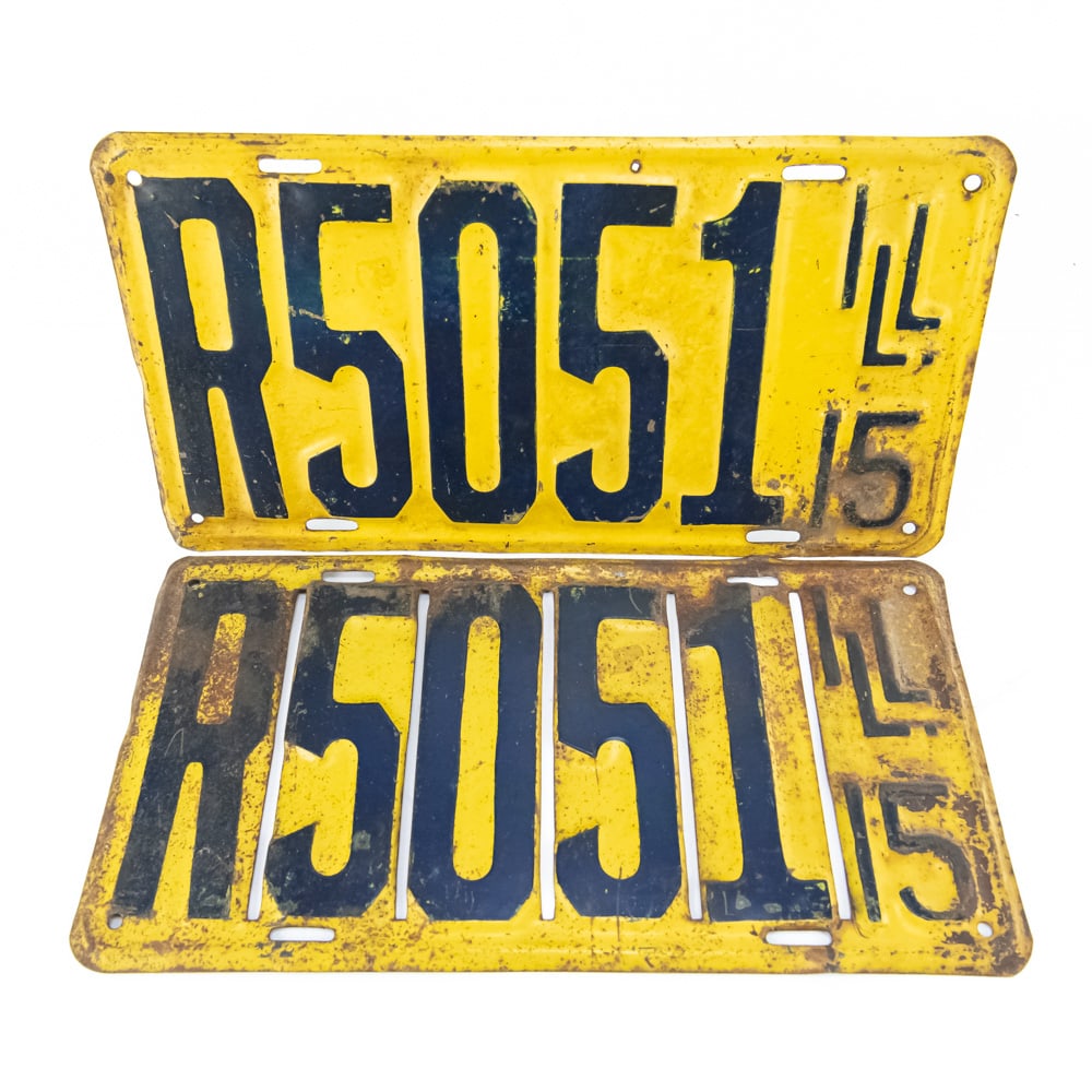 Illinois 1915 License Plate Pair: # R5051 in good original finish with some rust, heavier on the front plate. See pics. From the Jim Dvorak collection.