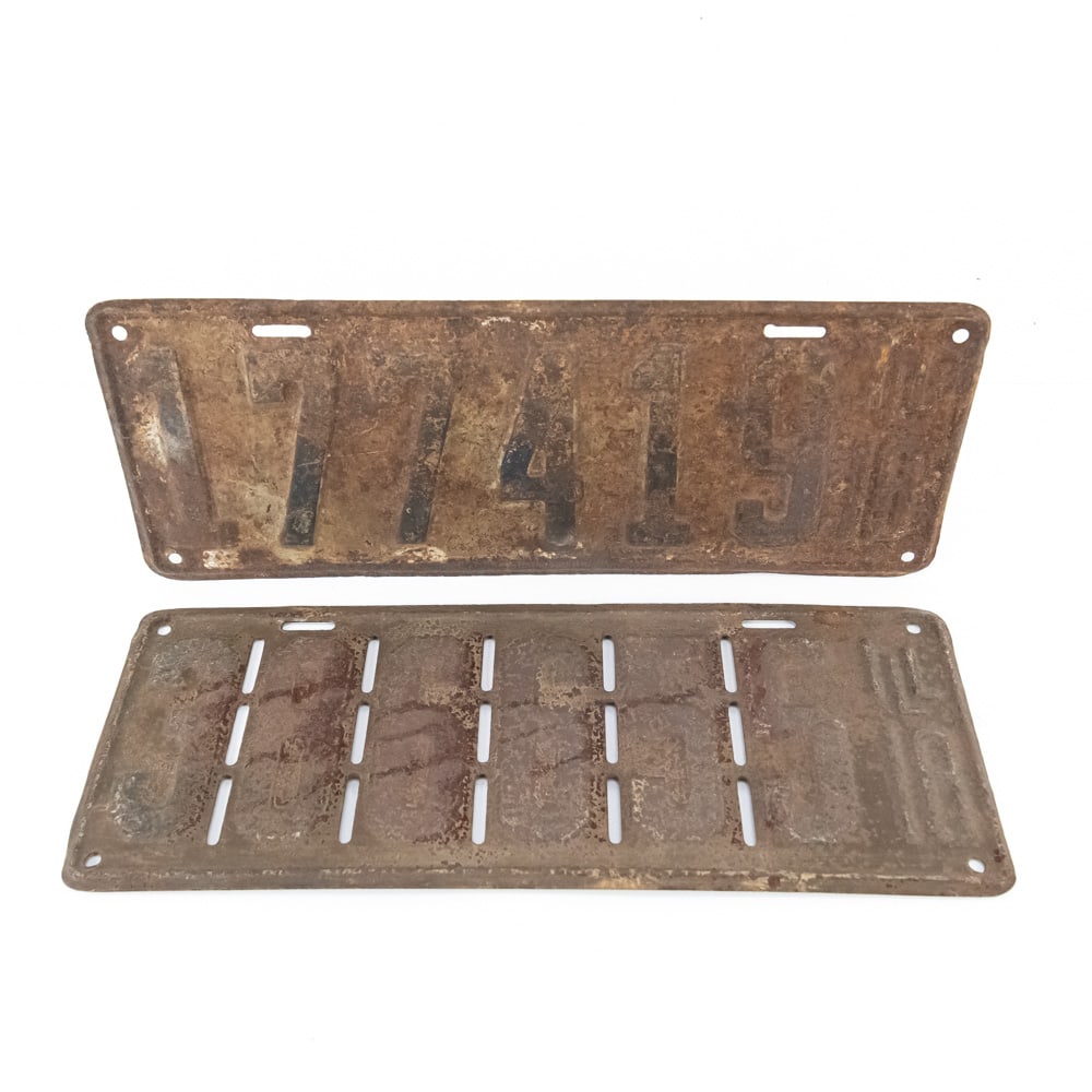 Illinois 1918 License Plate Pair (1 of 10)