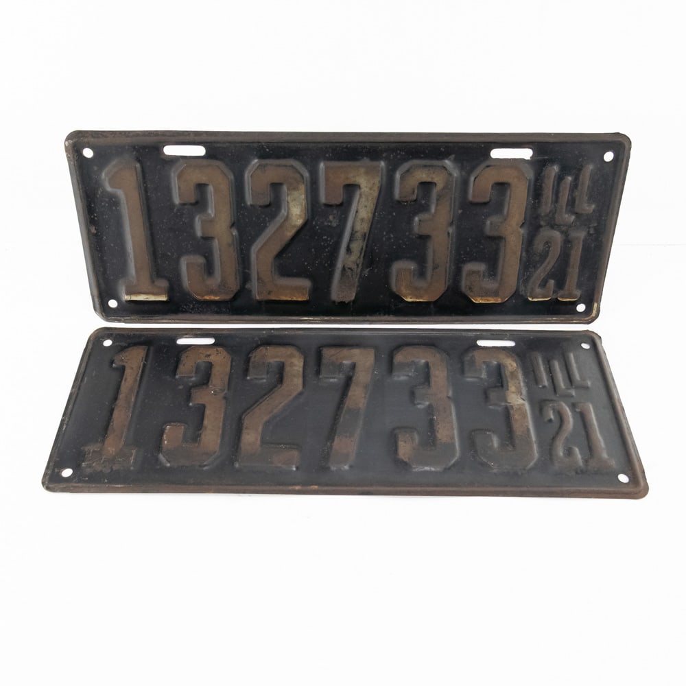 Illinois 1921 License Plate Pair: # 132733 pair in good original condition with paint fade and loss to the numerals. See pics. From the Jim Dvorak collection.