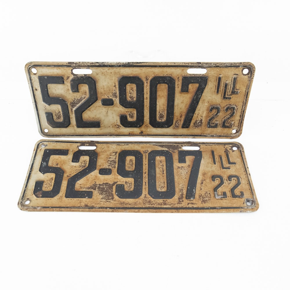 Illinois 1922 License Plate Pair: # 52-907 pair in good original condition with paint fade/loss and light surface rust. See pics. From the Jim Dvorak collection.