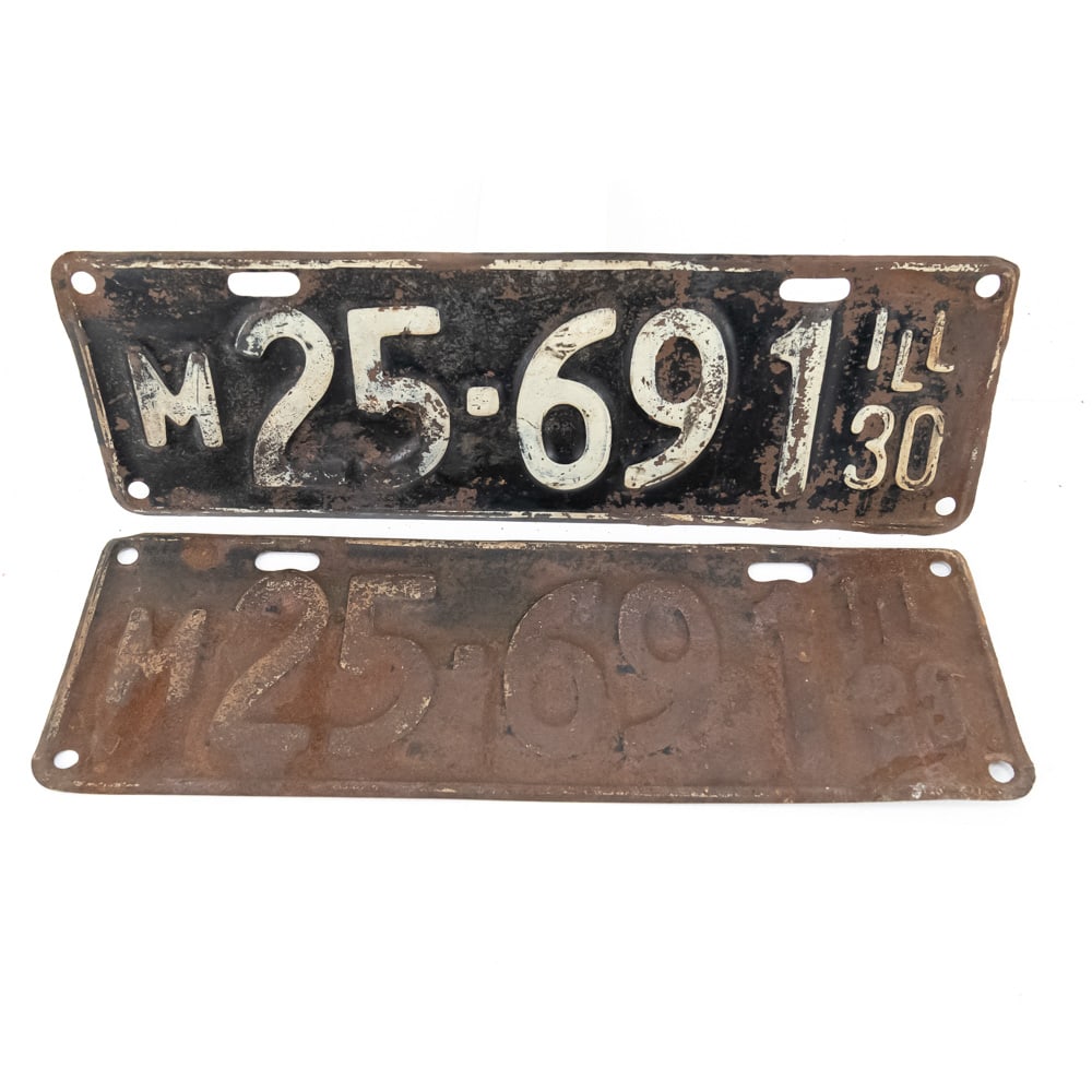 Illinois 1930 Municipal License Plate Pair: # M25-691 pair in poor condition missing most paint with surface rust. A great resto project for a vintage police car. See pics. From the Jim Dvorak collection.