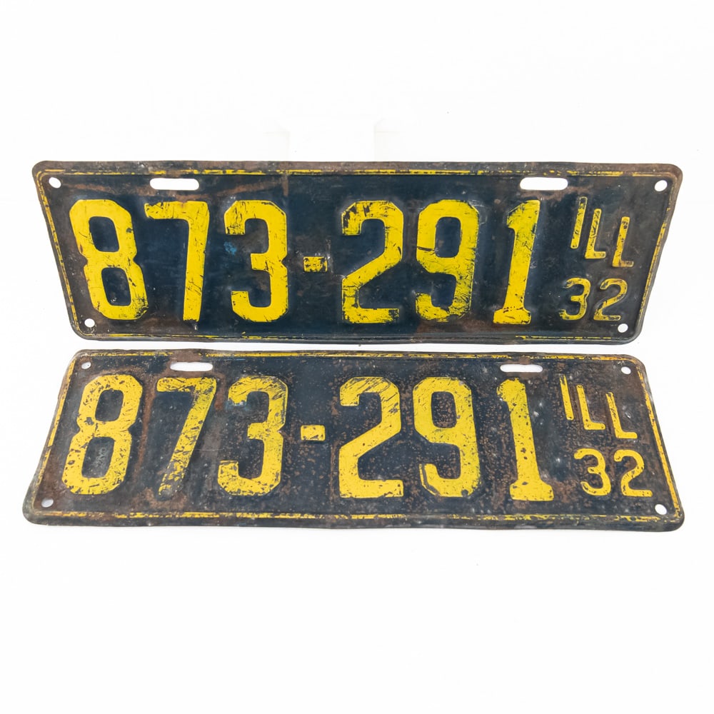 Illinois 1932 License Plate Pair: # 873-291 pair in fair to good original condition with paint loss and surface rust. See pics. From the Jim Dvorak collection.