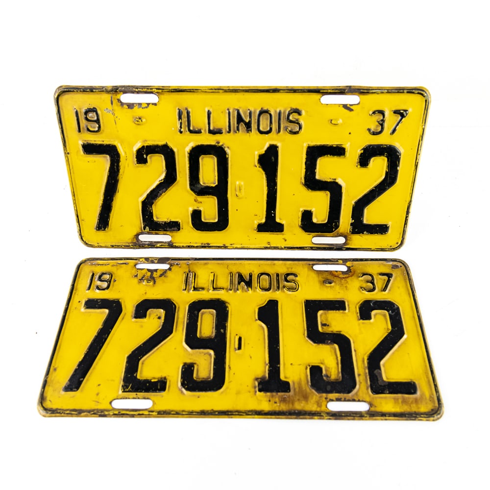 Illinois 1937 License Plate Pair: # 729 152 in good original condition. See pics.